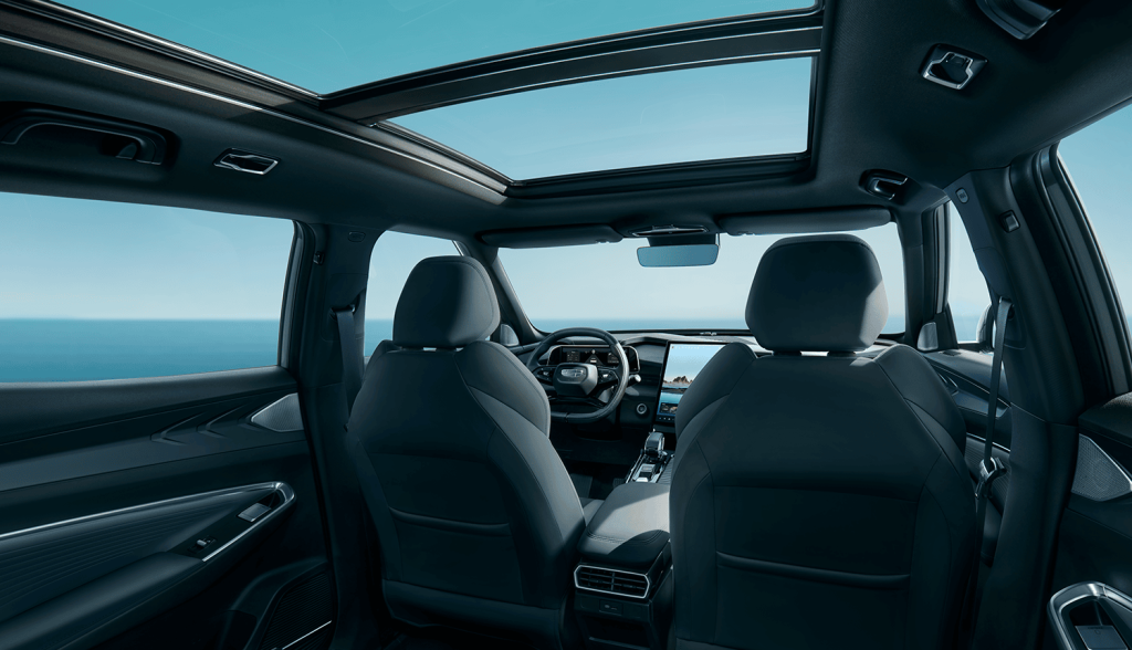 foto interior de carro antes Geely antes de manejar en carretera, conecta tu pantalla Geely con Apple Carplay