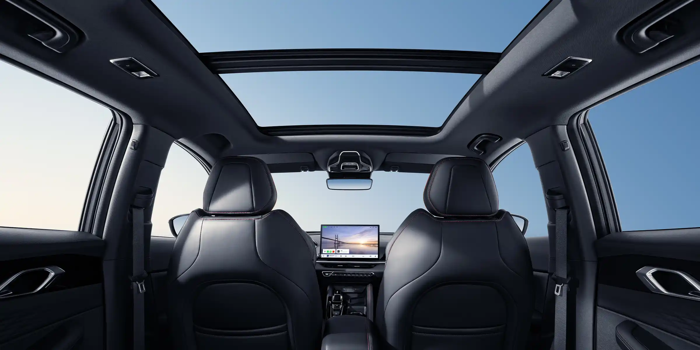 Interior-Panoramic-Sunroof-2400x1200_11zon